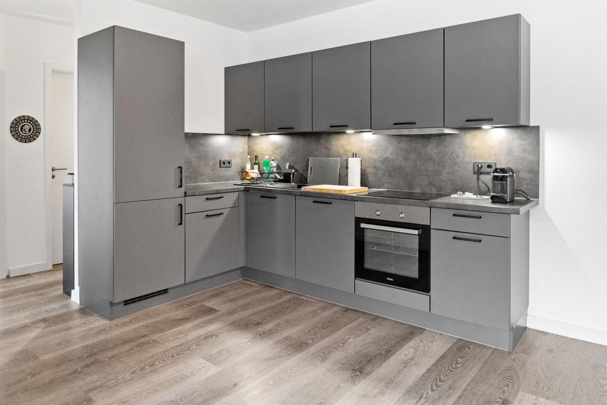 Modern Style Business Suite - Office - Kitchen - Balcony แฮร์โซเกนเอารัค ภายนอก รูปภาพ