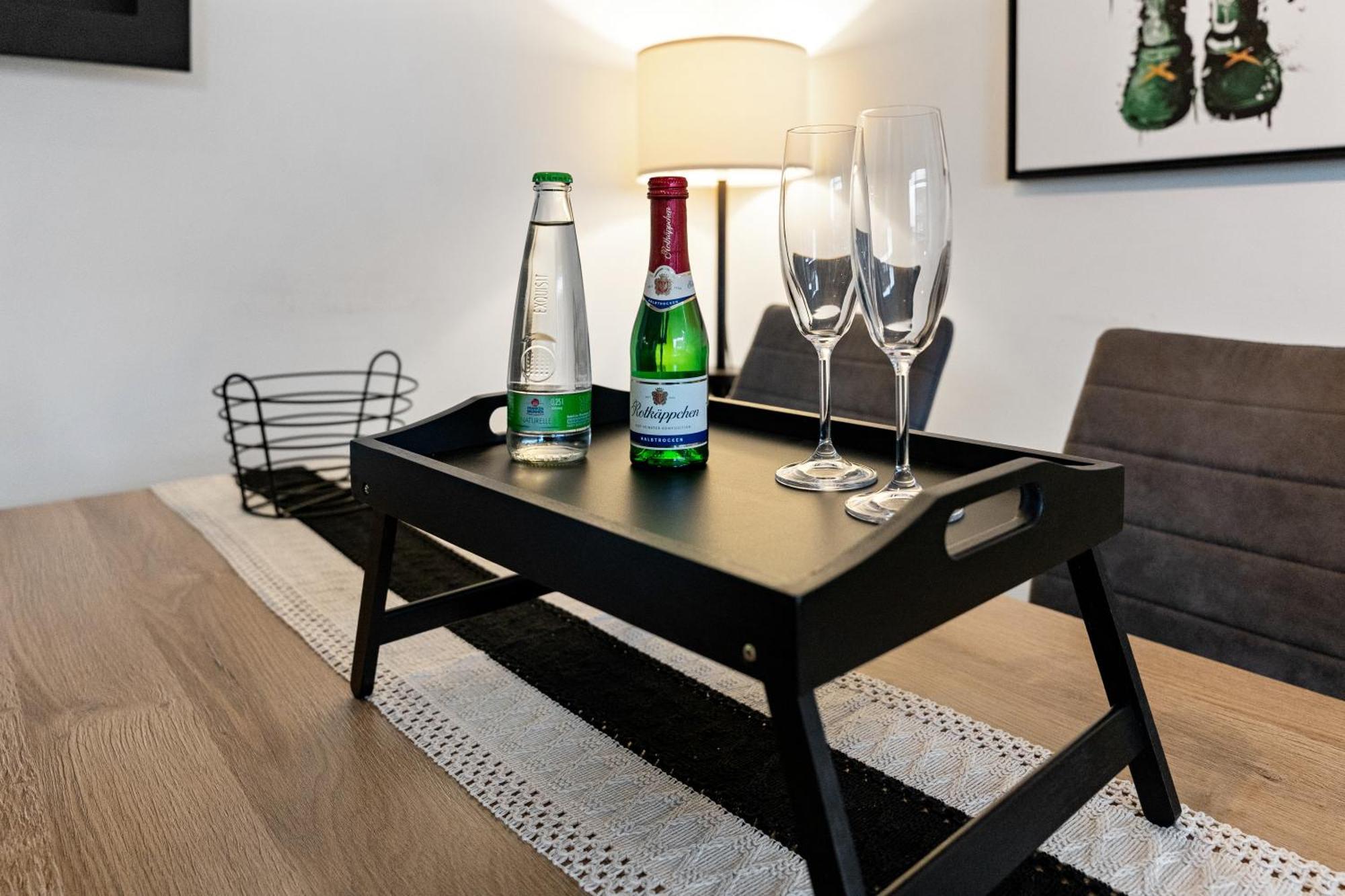 Modern Style Business Suite - Office - Kitchen - Balcony แฮร์โซเกนเอารัค ภายนอก รูปภาพ