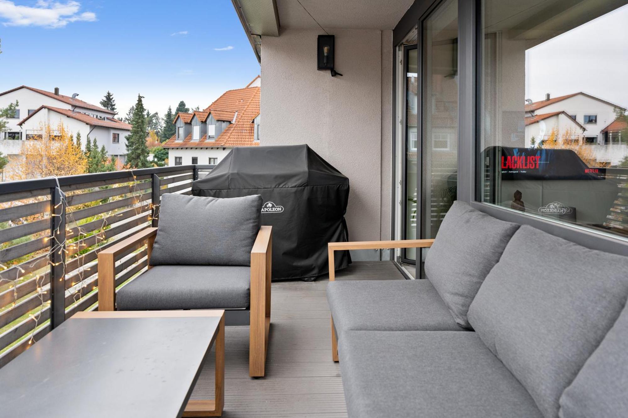 Modern Style Business Suite - Office - Kitchen - Balcony แฮร์โซเกนเอารัค ภายนอก รูปภาพ